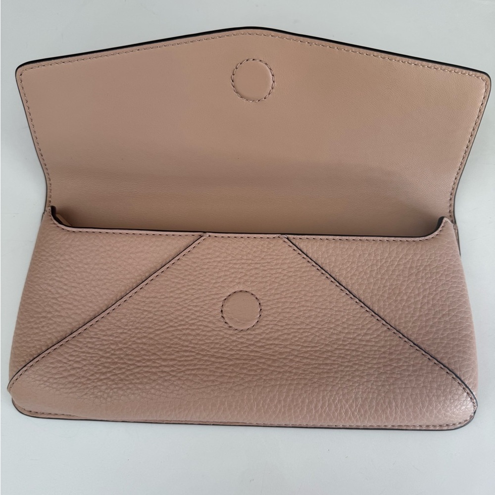 Tory Burch Cream Pebble Leather Kira Clutch with Gold Logo - Picture 5 of 10